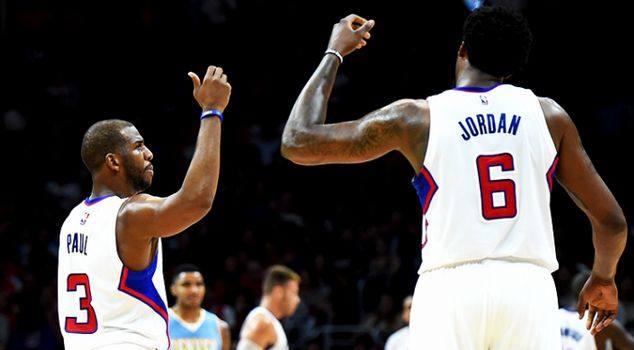  艾顿空中接力配合默契开拓者主场轻取活塞